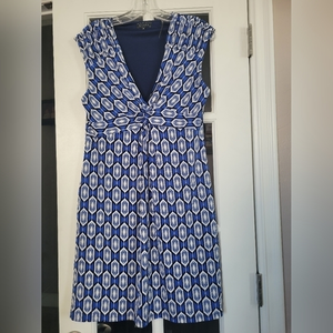 Kiara V neck Geometric Sleeveless‎ dress  size Medium